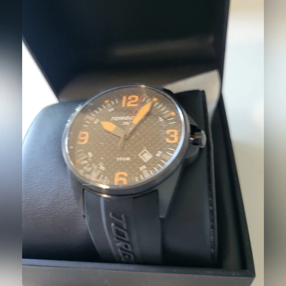 Torgoen T10 TN-1019 Blackbird Carbon Sapphire 44mm, Black Silicone Strap Watch